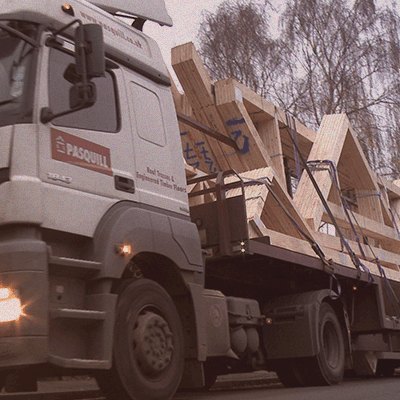 pasquill delivery lorry with roof trusses